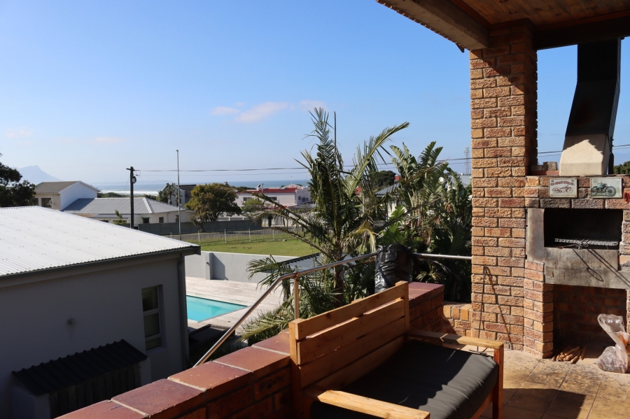 6 Bedroom Property for Sale in Kleinmond Western Cape